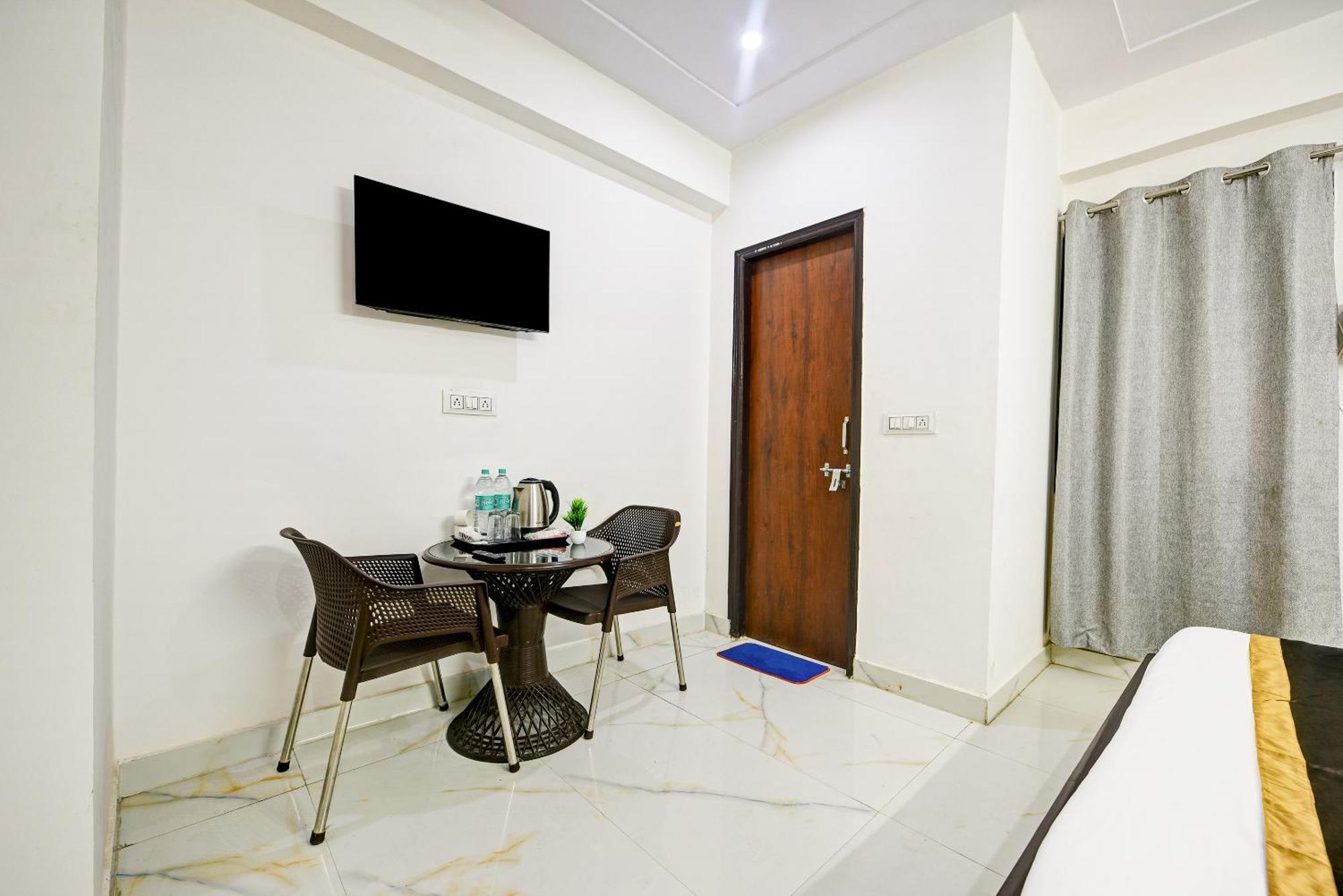 Hotel Krishna Tower Delhi  Exterior photo