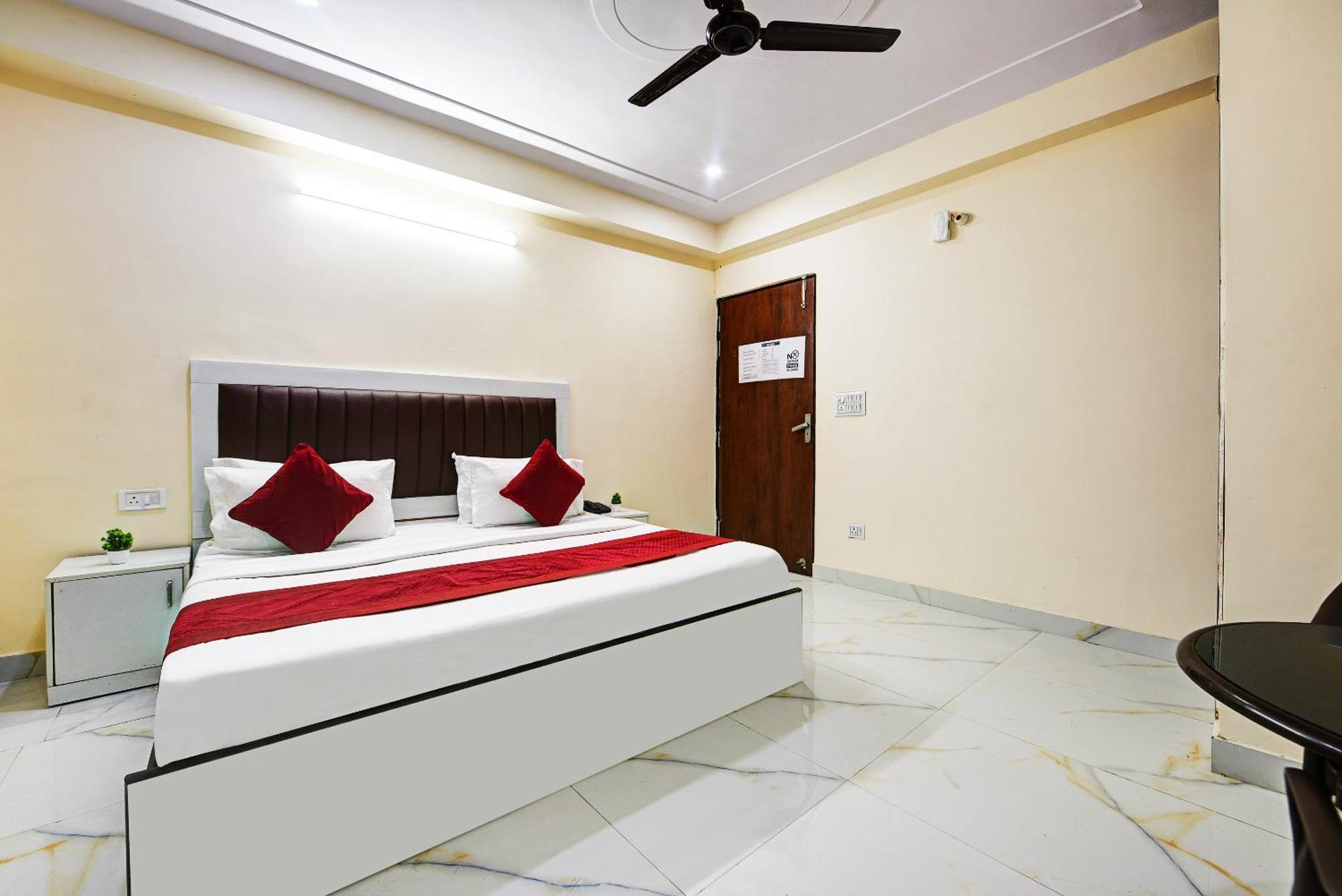 Hotel Krishna Tower Delhi  Exterior photo